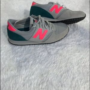 Women’s New Balance 420